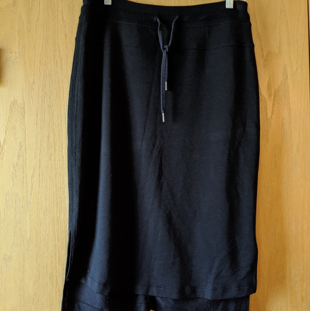 Black Athleta midi skirt medium